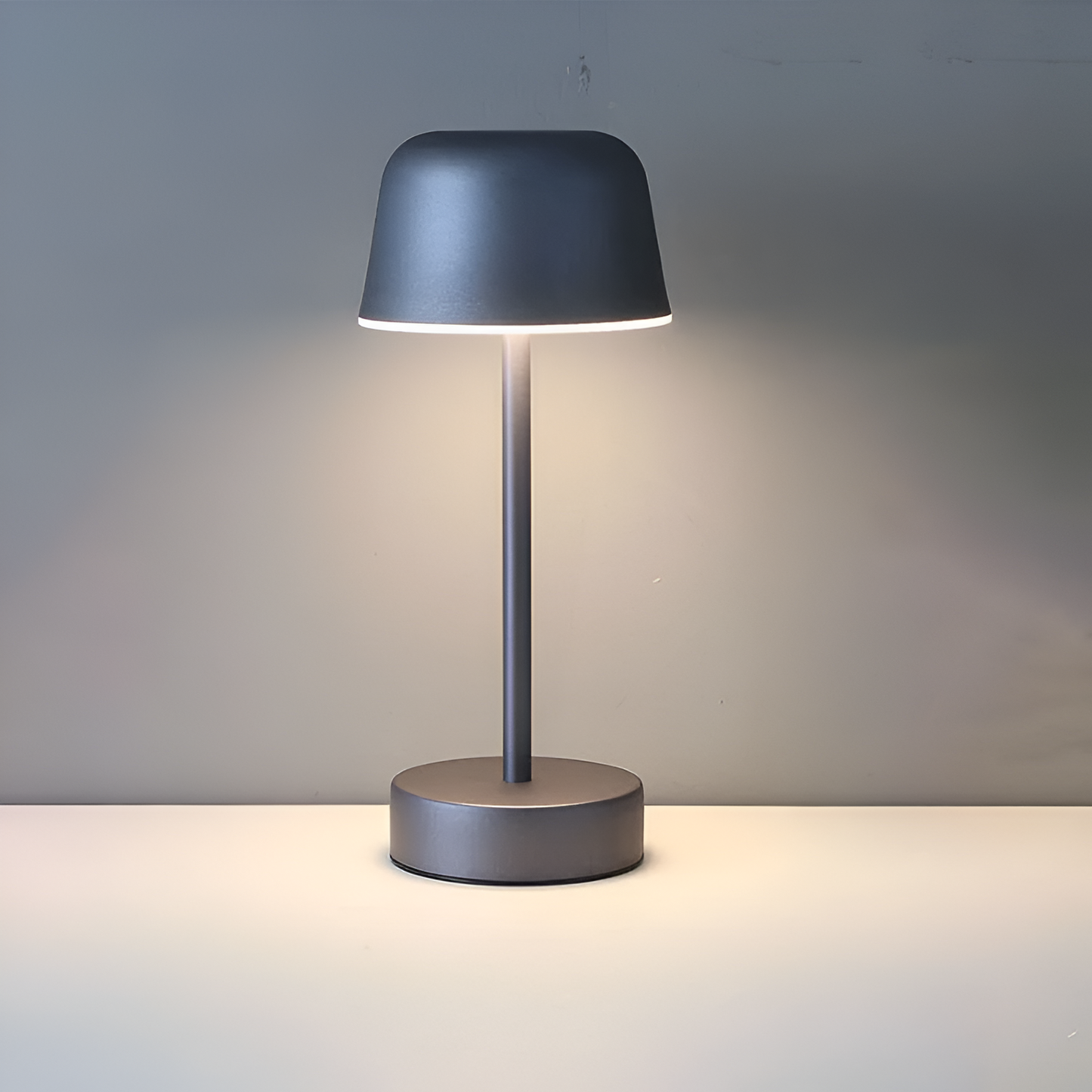 RetroLED - Cordless LED table lamp in retro design